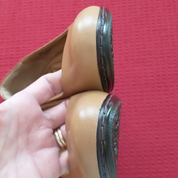 Sofft Tan Leather Pumps Size 6 1/2 Wide NWOT - Picture 6 of 7